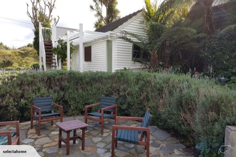 Photo of property in 12 Maire Street, Eastbourne, Lower Hutt, 5013