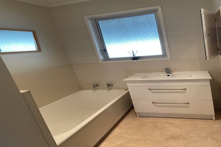 Photo of property in 17 Durham Avenue, Tamatea, Napier, 4112