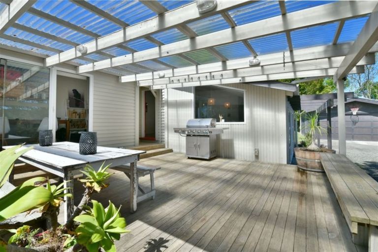 Photo of property in 1238 Peak Road, Helensville, 0875