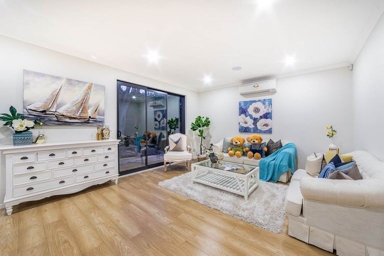 Photo of property in 27a Royal View Road, Te Atatu South, Auckland, 0610