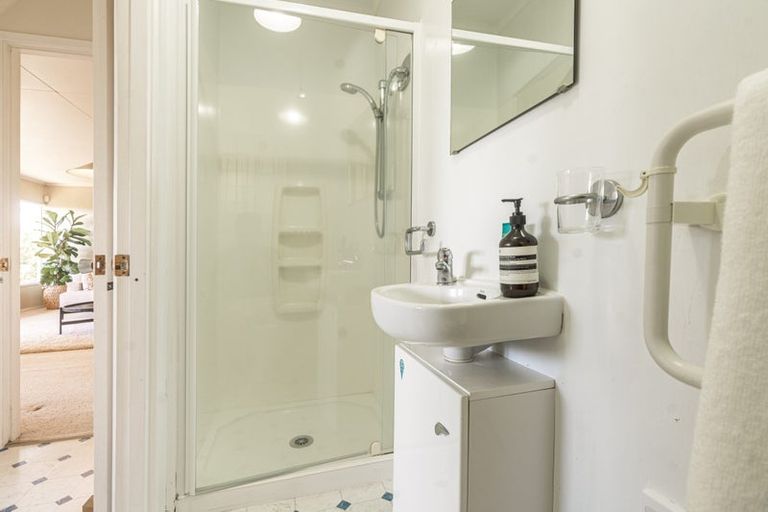 Photo of property in 15a Rangitoto Terrace, Milford, Auckland, 0620