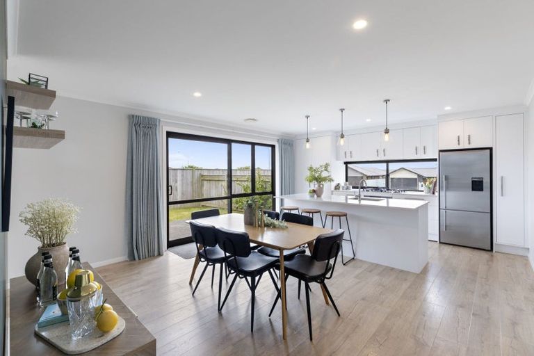 Photo of property in 202 Pacific Drive, Fitzherbert, Palmerston North, 4410