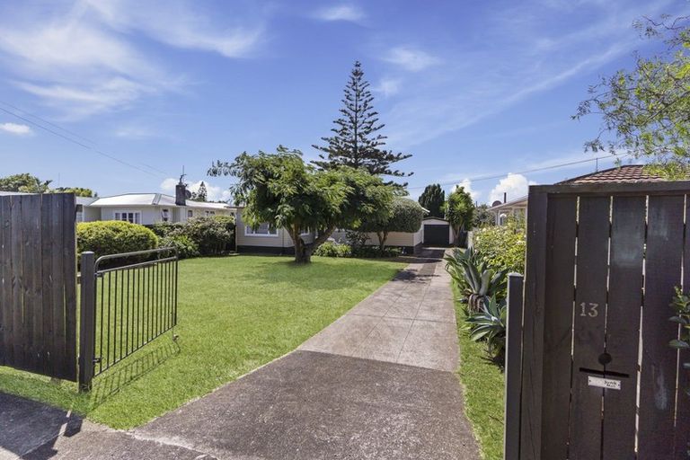 Photo of property in 13 Matapouri Road, Mangere Bridge, Auckland, 2022
