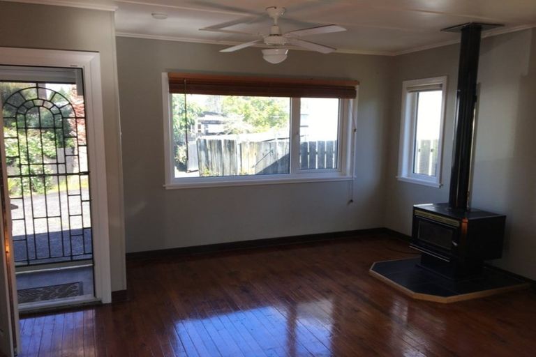 Photo of property in 24 Woodside Road, Massey, Auckland, 0614