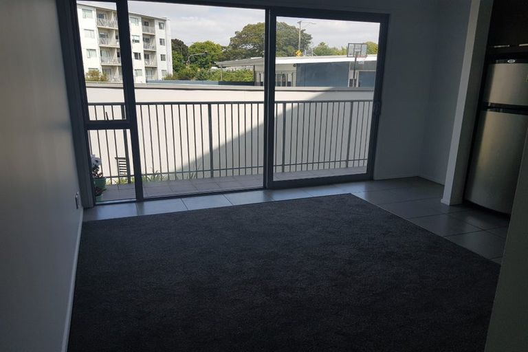 Photo of property in Shoal Haven Apartments, 202c/130 Anzac Street, Takapuna, Auckland, 0622