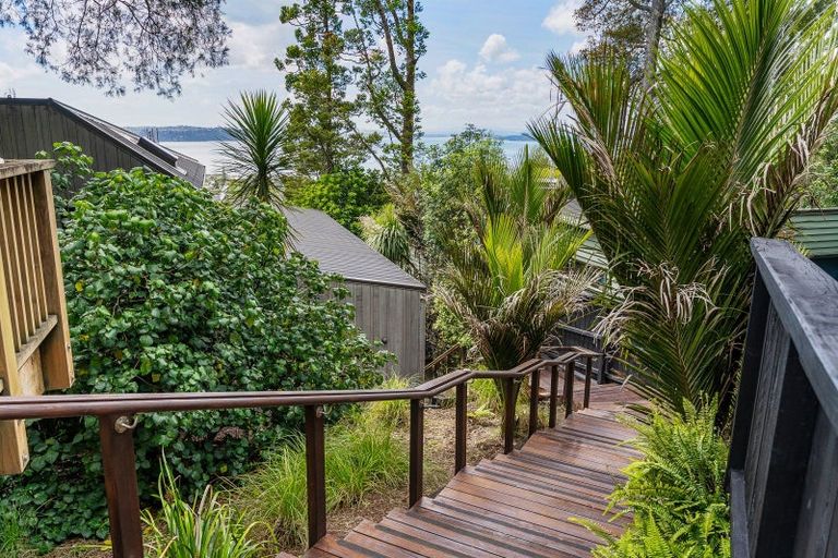 Photo of property in 64 Otitori Bay Road, Titirangi, Auckland, 0604