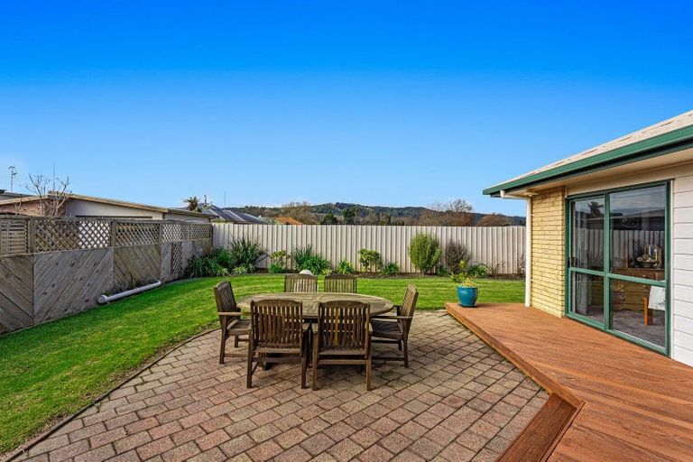 Photo of property in 16 Edgewater Grove, Whakatane, 3120