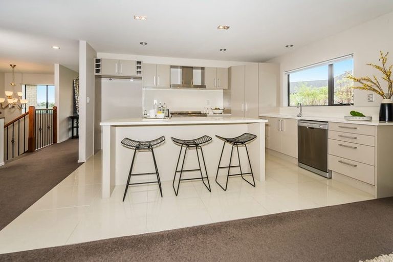 Photo of property in 42 Bur Oak Terrace, Schnapper Rock, Auckland, 0632