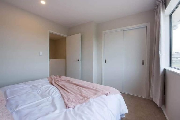 Photo of property in 24/11 Ray Small Drive, Papakura, 2110