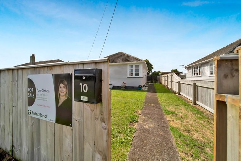 Photo of property in 10 Laurent Vc Street, Hawera, 4610