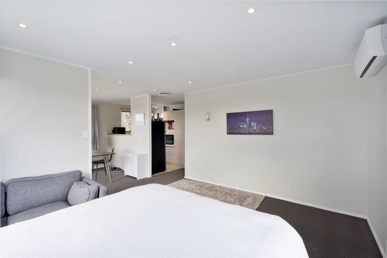 Photo of property in 12 Halloran Place, Massey, Auckland, 0614