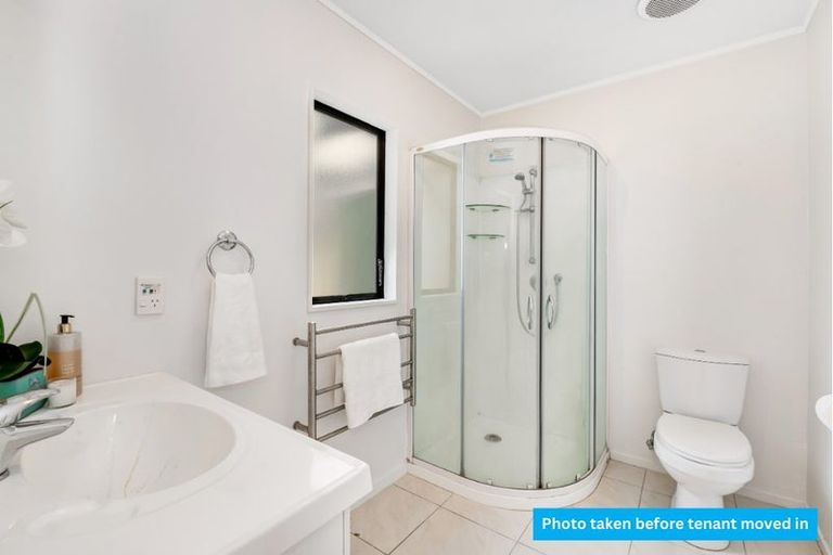 Photo of property in 1/1 Tern Place, Unsworth Heights, Auckland, 0632
