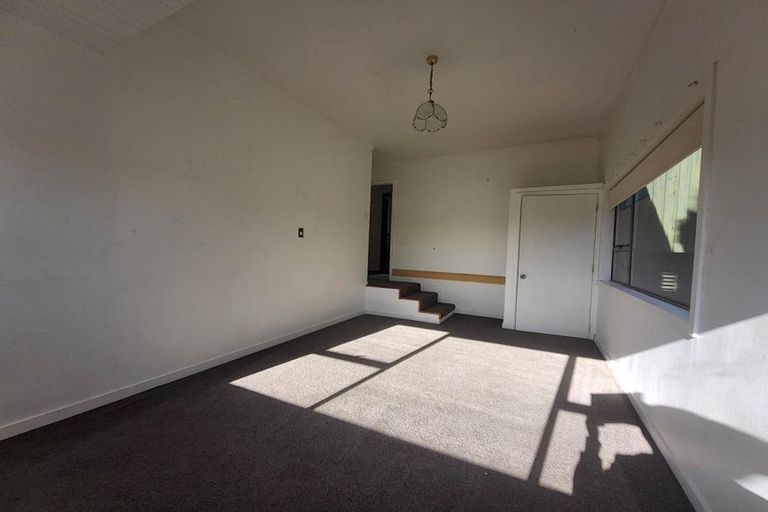 Photo of property in 37 Sunset Road, Totara Vale, Auckland, 0632