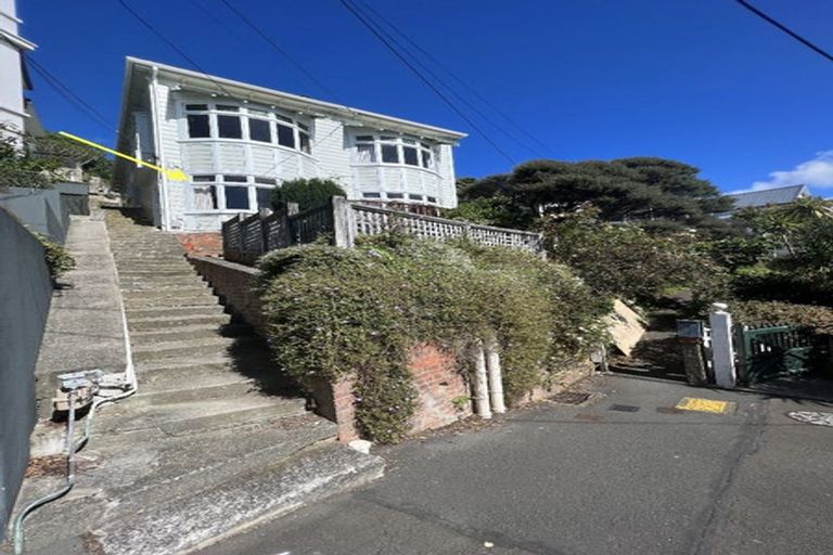 Photo of property in 27 Shannon Street, Mount Victoria, Wellington, 6011