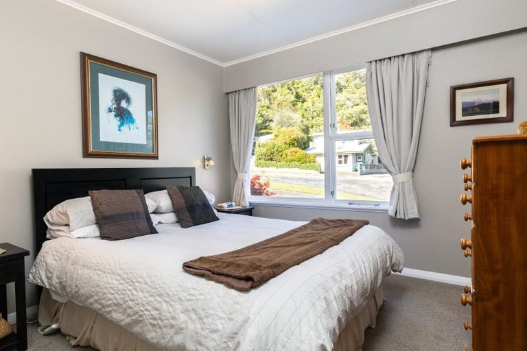 Photo of property in 14 Seaview Crescent, Picton, 7220