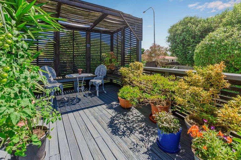 Photo of property in 37 Mazengarb Road, Paraparaumu Beach, Paraparaumu, 5032