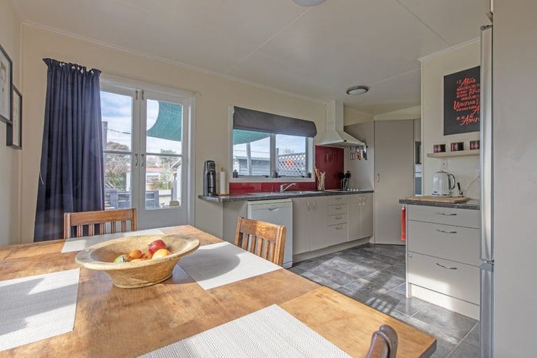 Photo of property in 65 Great North Road, Waipawa, 4210