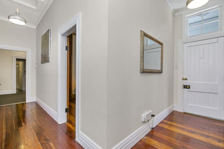 Photo of property in 220 Ohiro Road, Brooklyn, Wellington, 6021