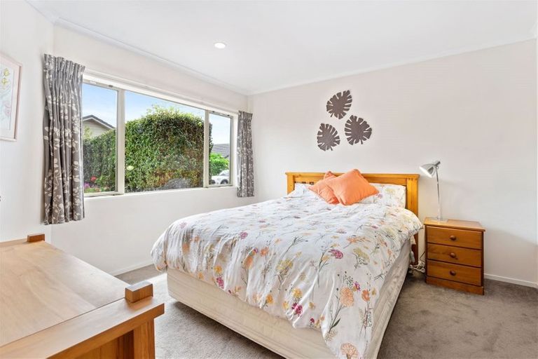 Photo of property in Waimanu Bay Village, 9/1 Piriti Drive, Te Atatu Peninsula, Auckland, 0610