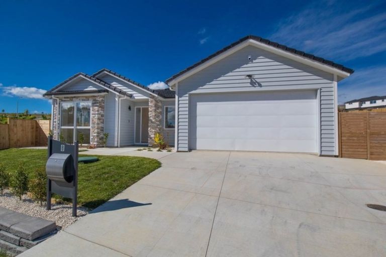 Photo of property in 8 Franheim Crescent, Orewa, 0931