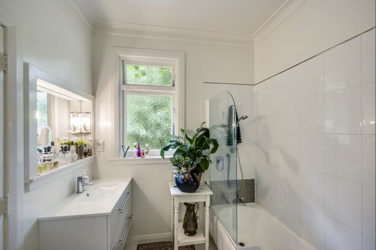 Photo of property in 56 Lucknow Road, Havelock North, 4130