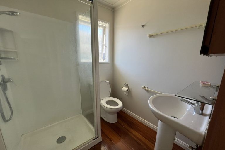 Photo of property in 28 Tamahere Drive, Glenfield, Auckland, 0629