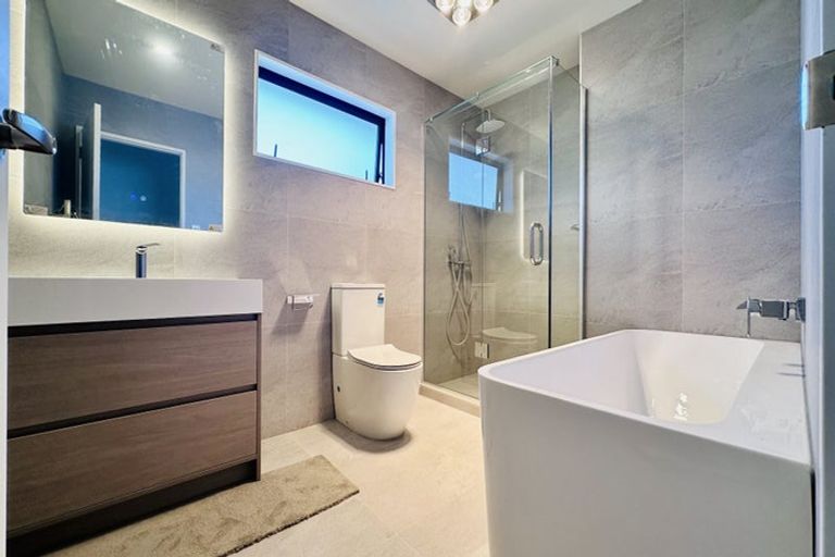 Photo of property in 9c Links Road, New Lynn, Auckland, 0600