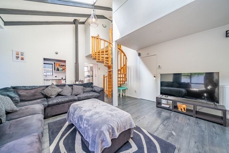 Photo of property in 27 Postgate Drive, Whitby, Porirua, 5024