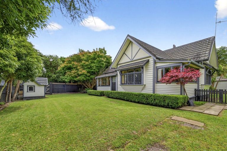 Photo of property in 77 Pahiatua Street, Hokowhitu, Palmerston North, 4410