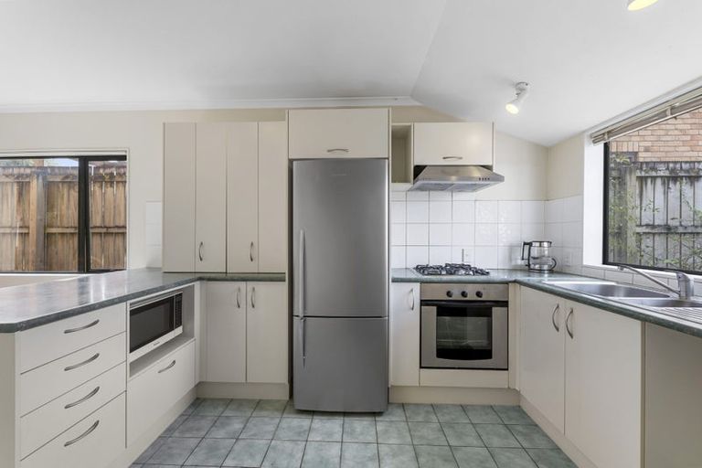 Photo of property in 84 Naylors Drive, Mangere, Auckland, 2022