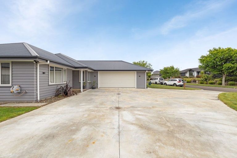 Photo of property in 1 Gibraltar Way, Fitzherbert, Palmerston North, 4410