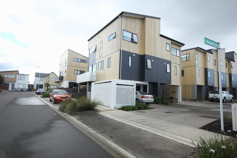 Photo of property in 2 Pheasant Lane, Hobsonville, Auckland, 0616
