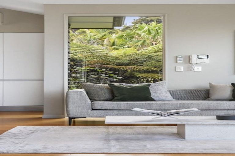 Photo of property in 6 Herrings Cove Place, Titirangi, Auckland, 0604