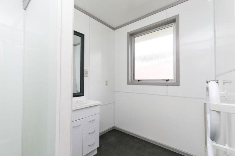 Photo of property in 28 Jane Grove, Paparangi, Wellington, 6037