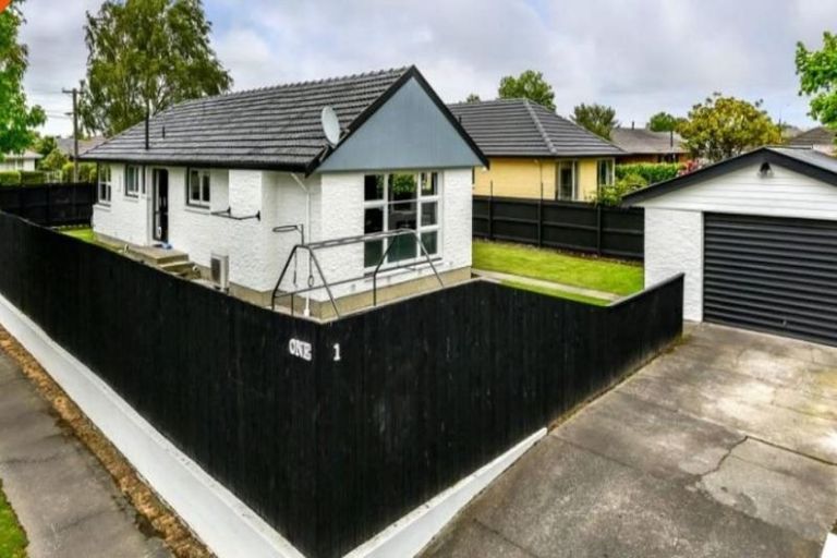 Photo of property in 1 Brookby Crescent, Avonhead, Christchurch, 8042