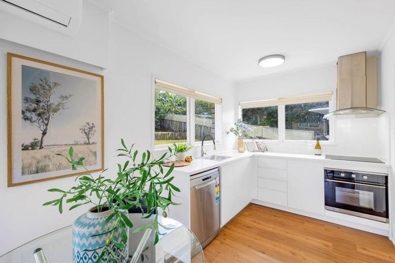 Photo of property in 2/5 Finn Place, Totara Vale, Auckland, 0629