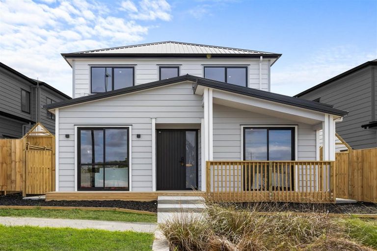 Photo of property in 73 Tributary Parade, Karaka, 2113