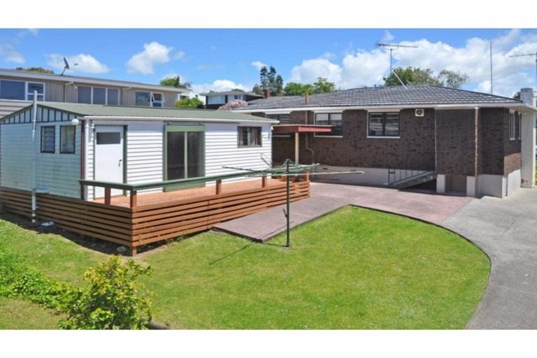 Photo of property in 1/22 Holland Road, Hillcrest, Auckland, 0627