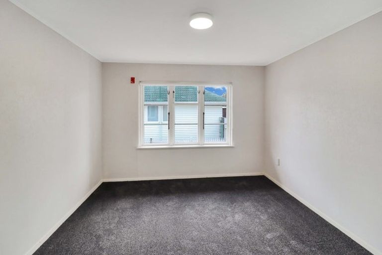 Photo of property in 2 Argyle Grove, Trentham, Upper Hutt, 5018