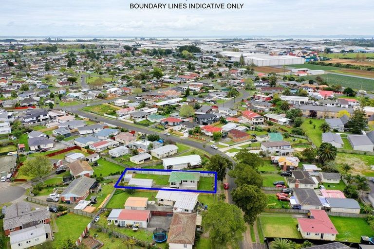 Photo of property in 19 Convair Crescent, Mangere, Auckland, 2022