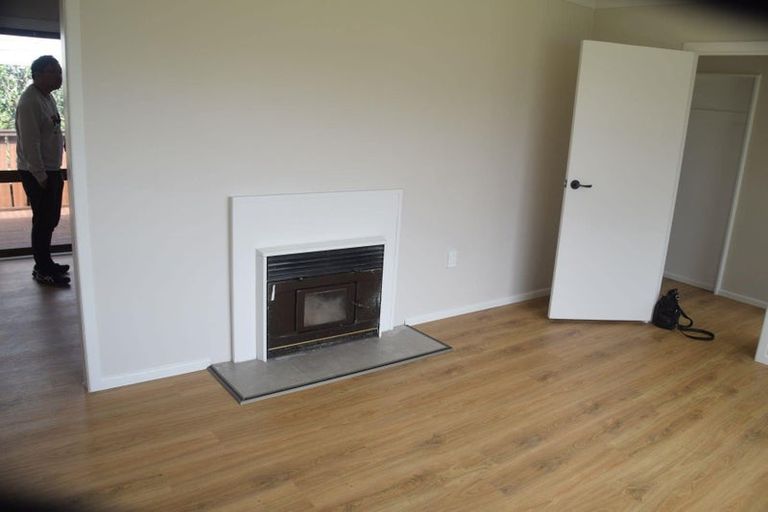 Photo of property in 1 Birchlea Rise, Goodwood Heights, Auckland, 2105