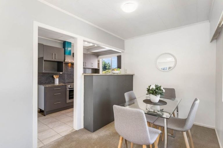 Photo of property in 1/64 Parker Avenue, Titirangi, Auckland, 0604