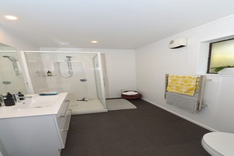 Photo of property in 11 Taupata Street, Redcliffs, Christchurch, 8081