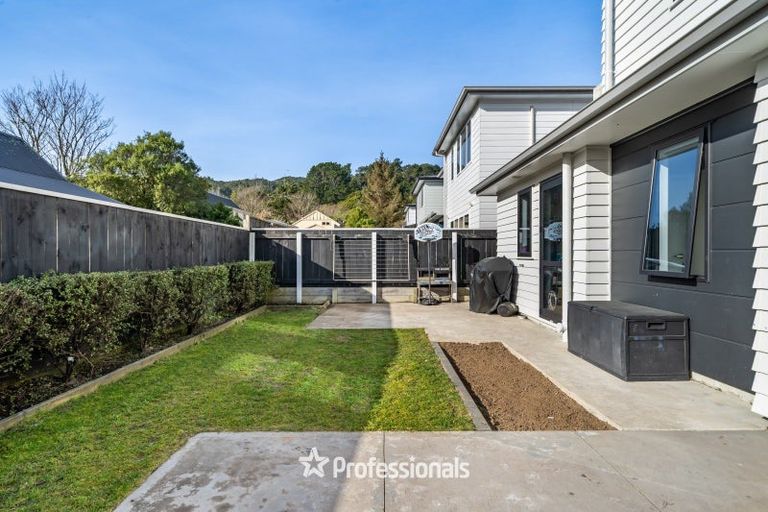 Photo of property in 393 Stokes Valley Road, Stokes Valley, Lower Hutt, 5019