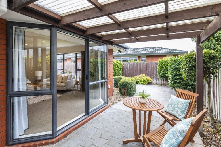 Photo of property in 129 Avonhead Road, Avonhead, Christchurch, 8042