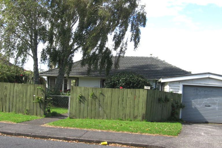 Photo of property in 5 Kervil Avenue, Te Atatu Peninsula, Auckland, 0610
