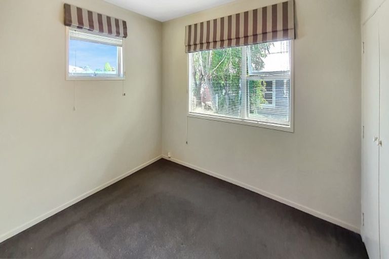 Photo of property in 1/44 Stanley Road, Glenfield, Auckland, 0629