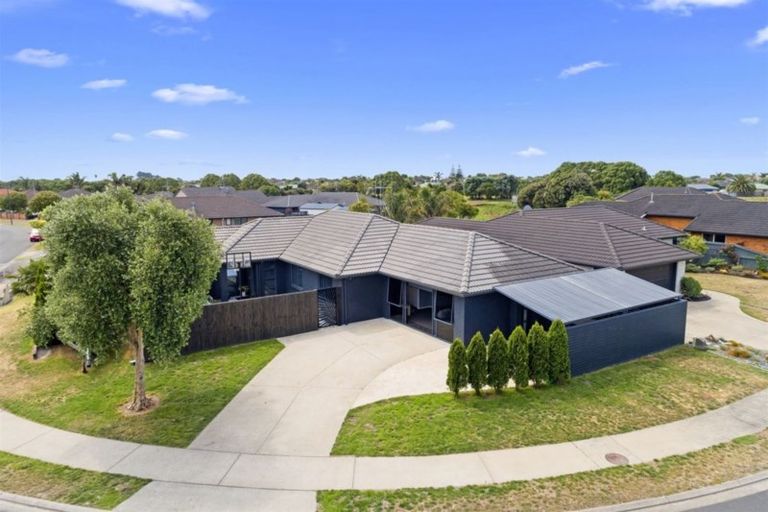 Photo of property in 18 Carrington Drive, Papamoa Beach, Papamoa, 3118