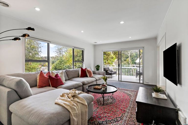 Photo of property in 1/21 Woodcote Drive, Glenfield, Auckland, 0629