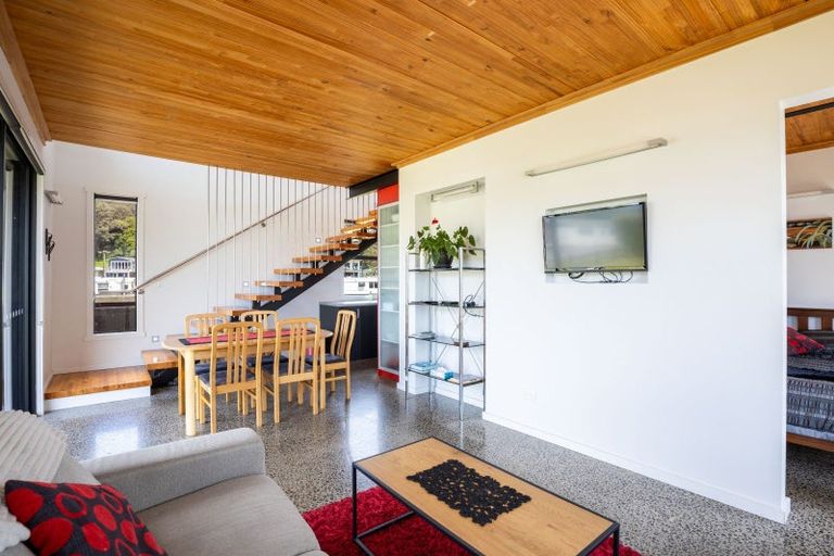 Photo of property in 102 Eighth Avenue, Urenui, 4377